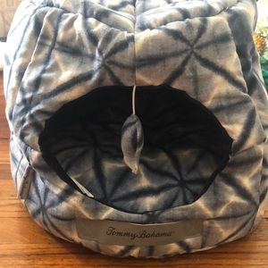 Tommy Bahama Collapsible Pet Bed and Hideaway